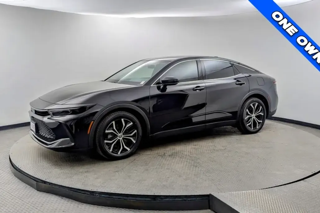 2023 Toyota Crown XLE photo 1