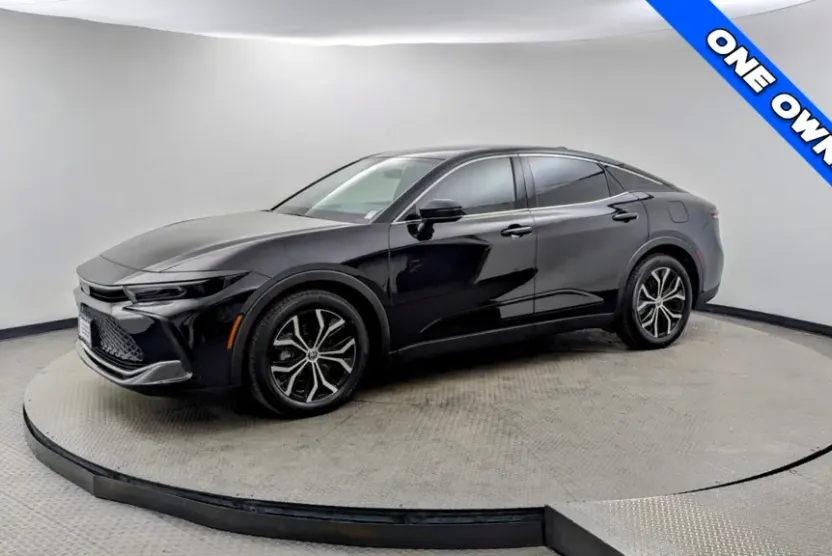 2023 Toyota Crown XLE photo 1