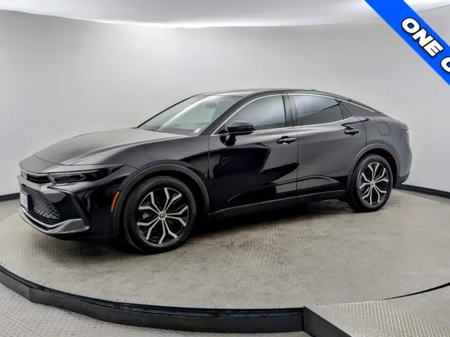 2023 Toyota Crown XLE photo 1