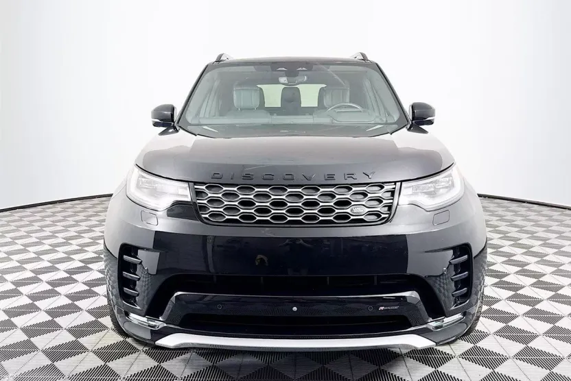 2023 Land Rover Discovery Metropolitan Edition photo 1