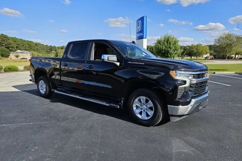 2024 Chevrolet Silverado 1500 LT photo 1
