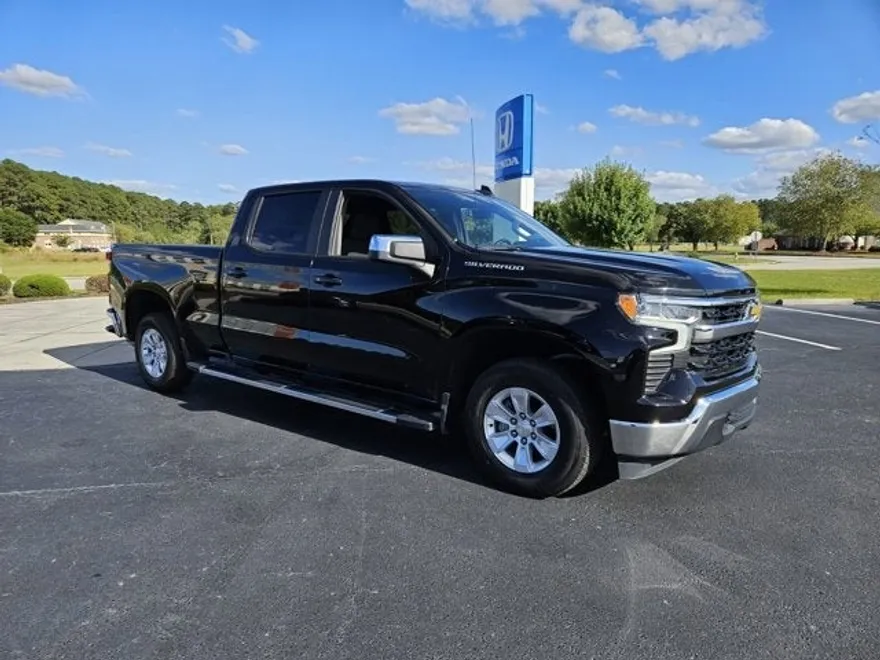 2024 Chevrolet Silverado 1500 LT photo 1