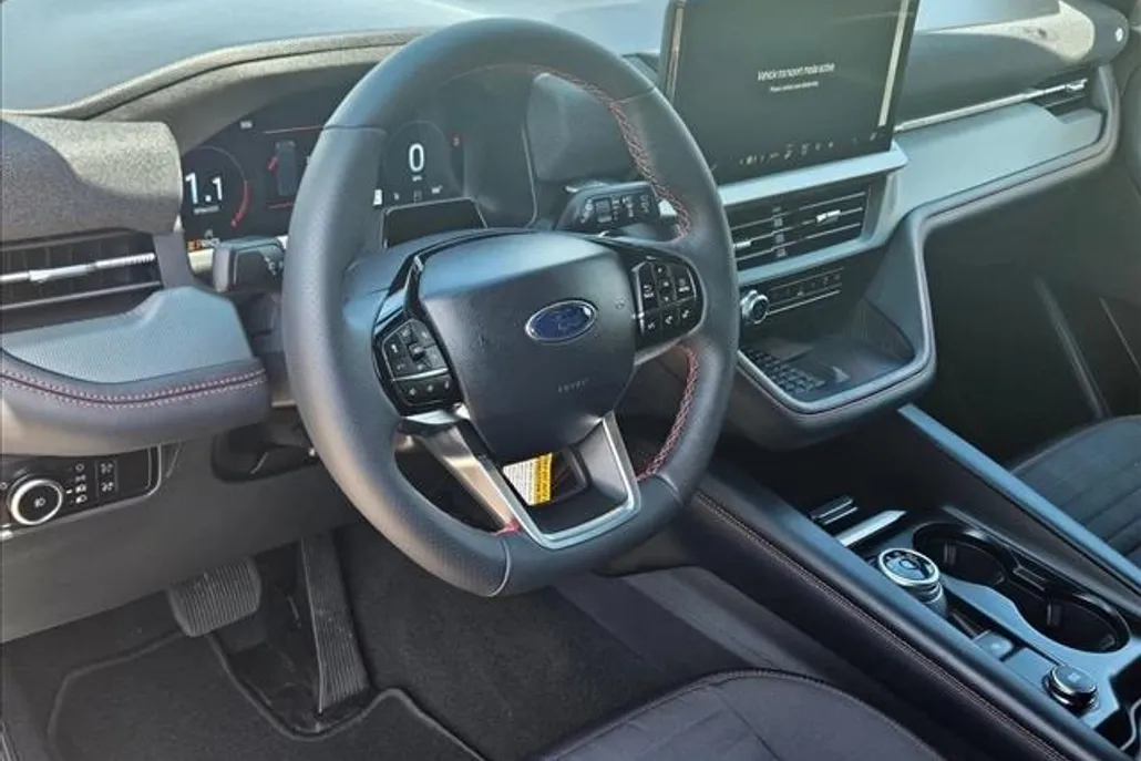 2025 Ford Explorer ST-Line photo 1