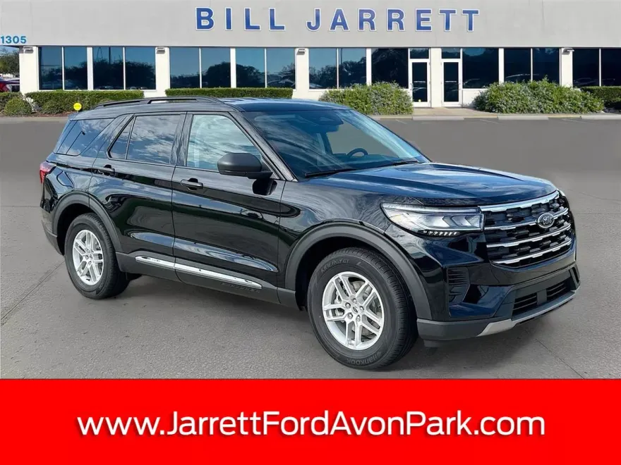 2025 Ford Explorer photo 1