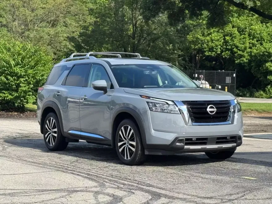 2024 Nissan Pathfinder Platinum photo 1
