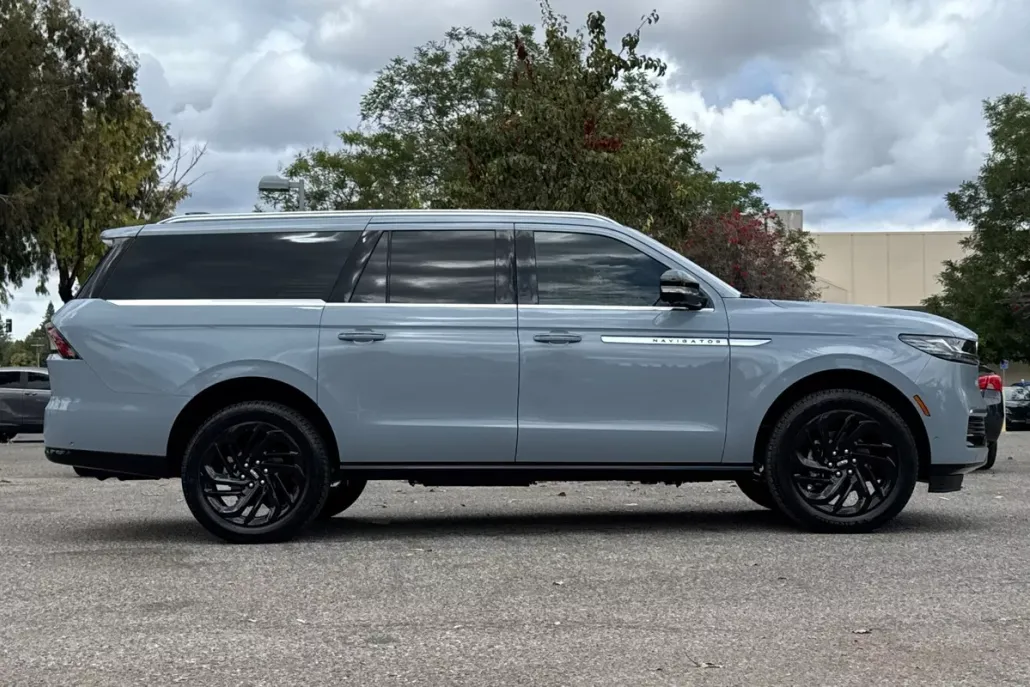 2025 Lincoln Navigator L Reserve photo 1