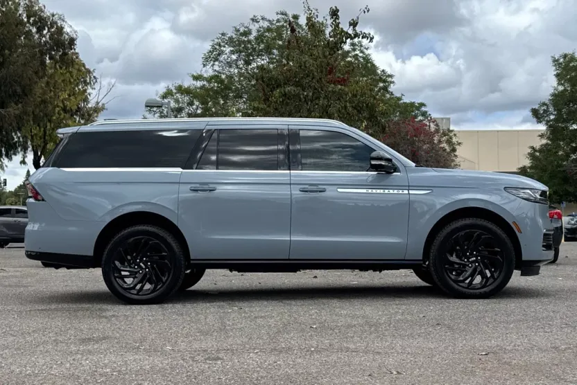 2025 Lincoln Navigator L Reserve photo 1