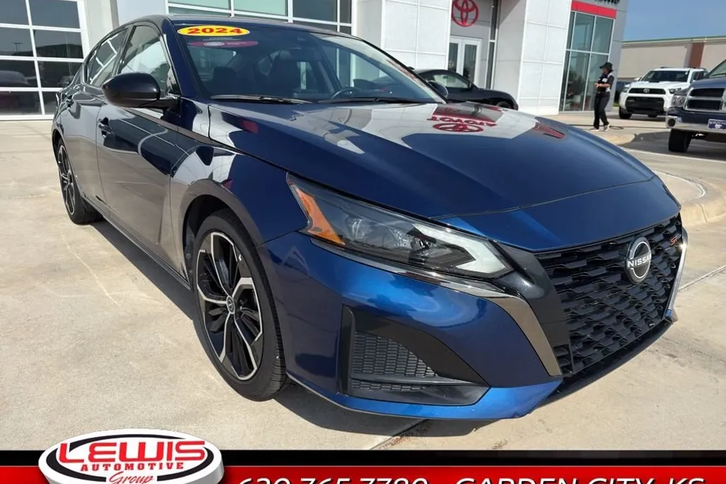 2024 Nissan Altima 2.5 SR photo 1