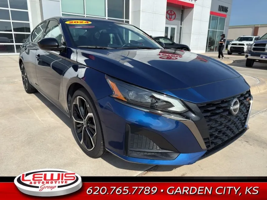 2024 Nissan Altima 2.5 SR photo 1