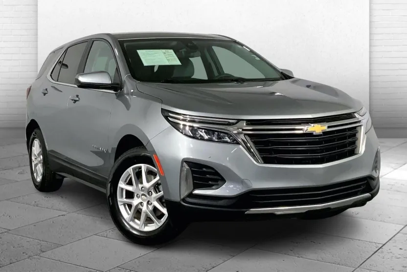 2023 Chevrolet Equinox LT photo 1
