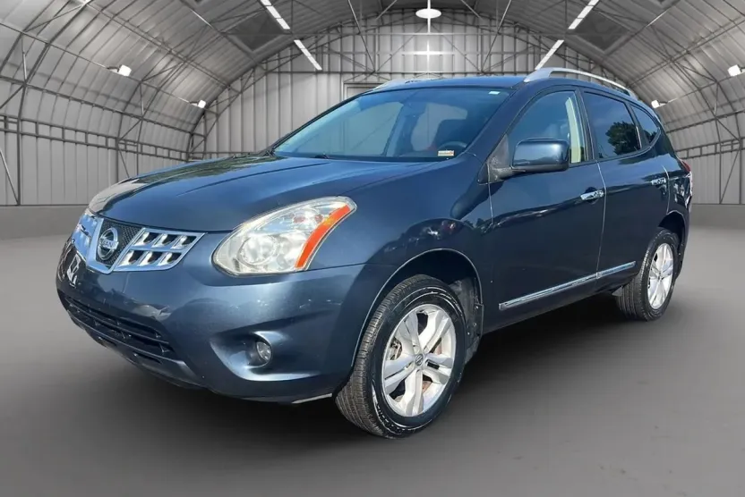 2013 Nissan Rogue SV photo 1