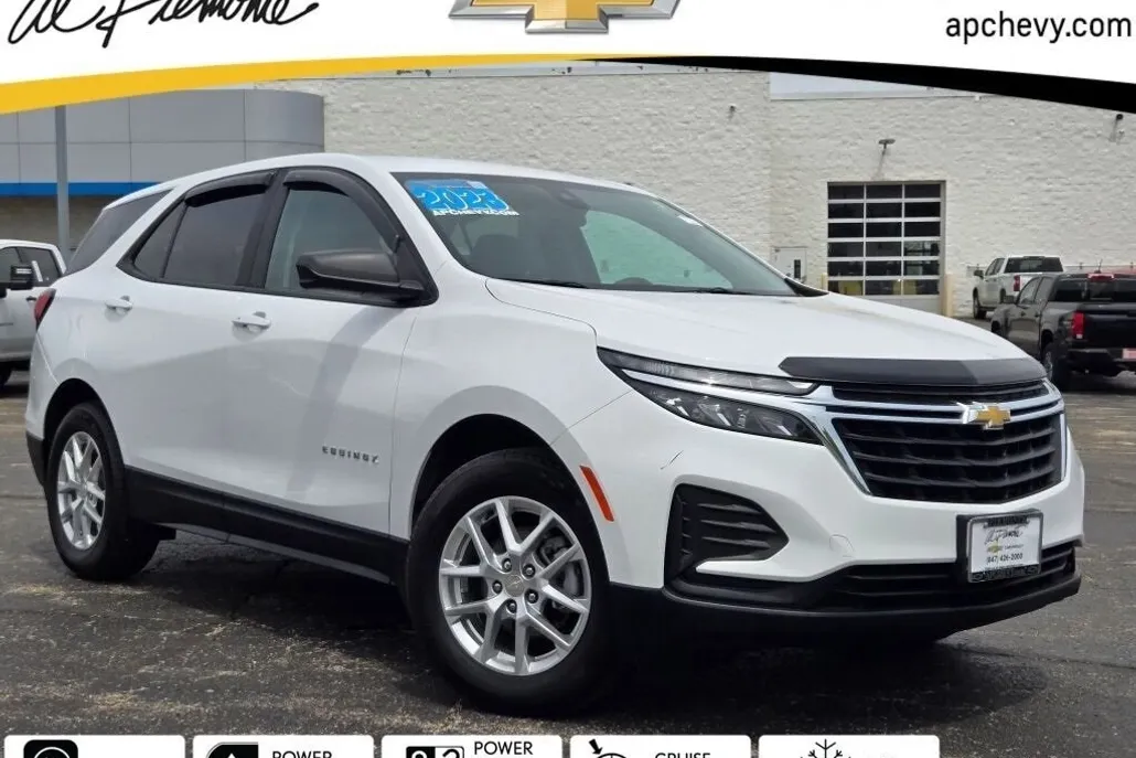 2023 Chevrolet Equinox LS photo 1