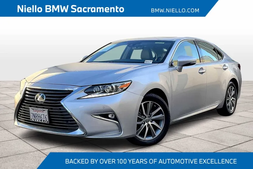 2016 Lexus ES 300h photo 1