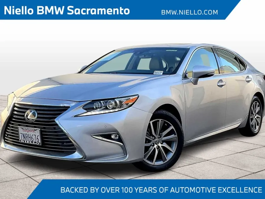 2016 Lexus ES 300h photo 1