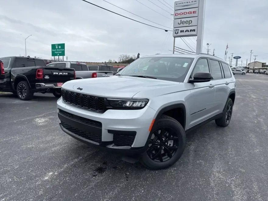 2025 Jeep Grand Cherokee Altitude photo 1