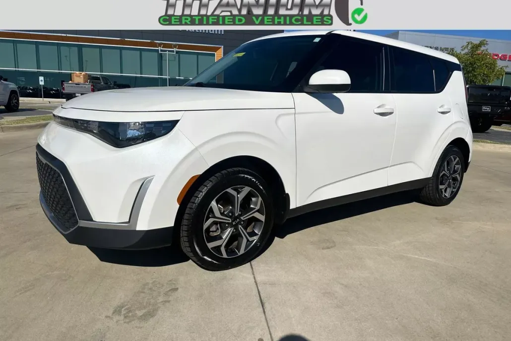 2025 Kia Soul LX photo 1