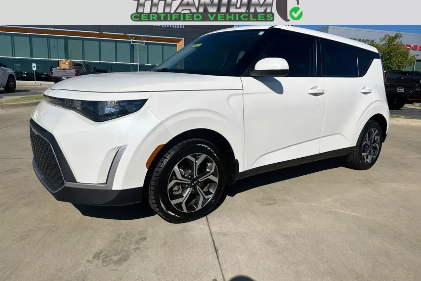 2025 Kia Soul LX photo 1
