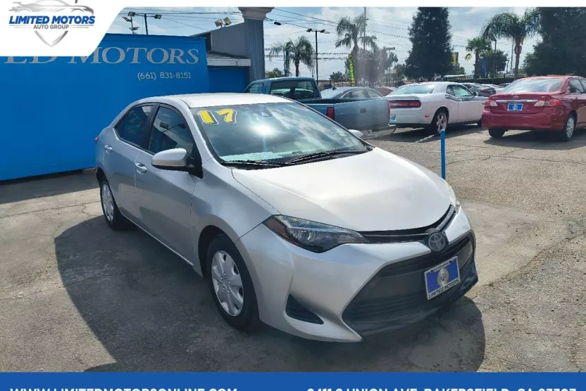 2017 Toyota Corolla L photo 1