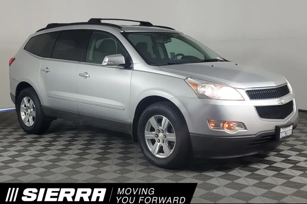 2012 Chevrolet Traverse 1LT photo 1