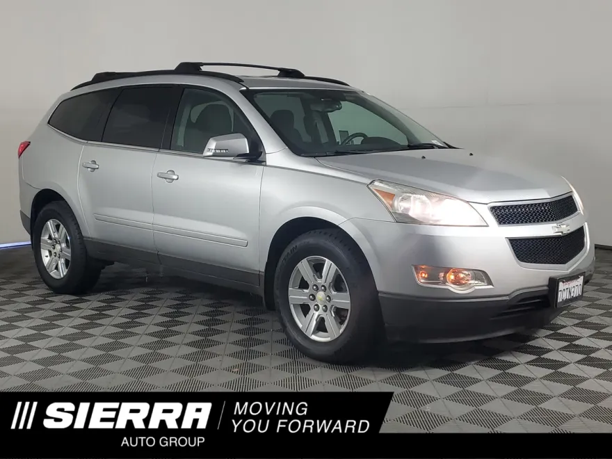 2012 Chevrolet Traverse 1LT photo 1