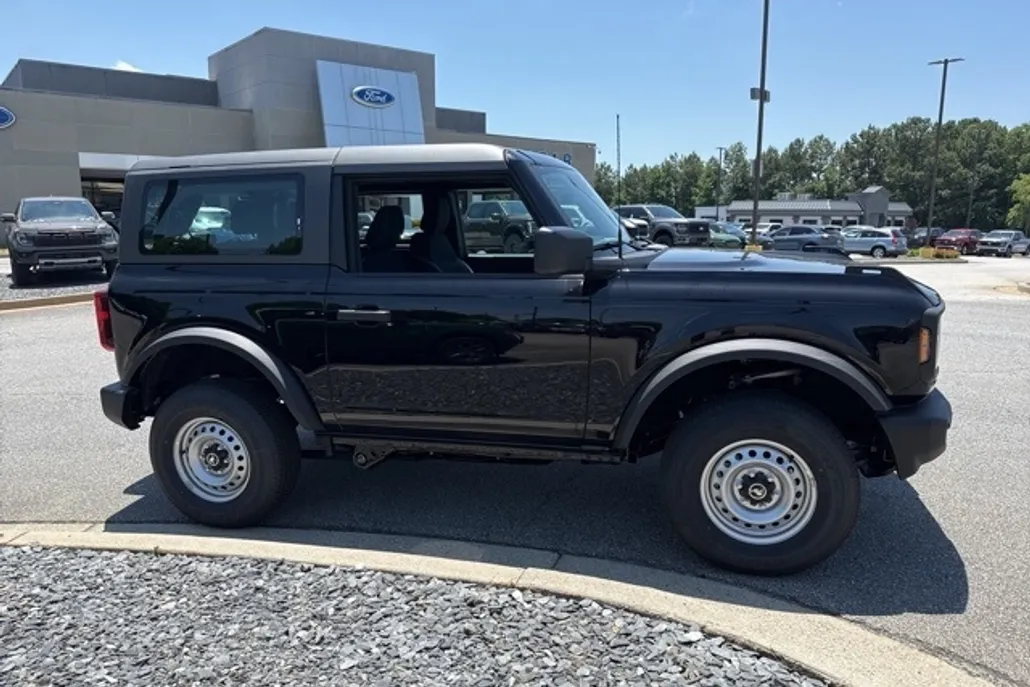 2025 Ford Bronco Base photo 1