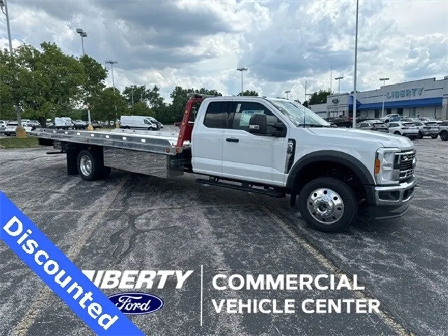 2023 Ford F-550 photo 3