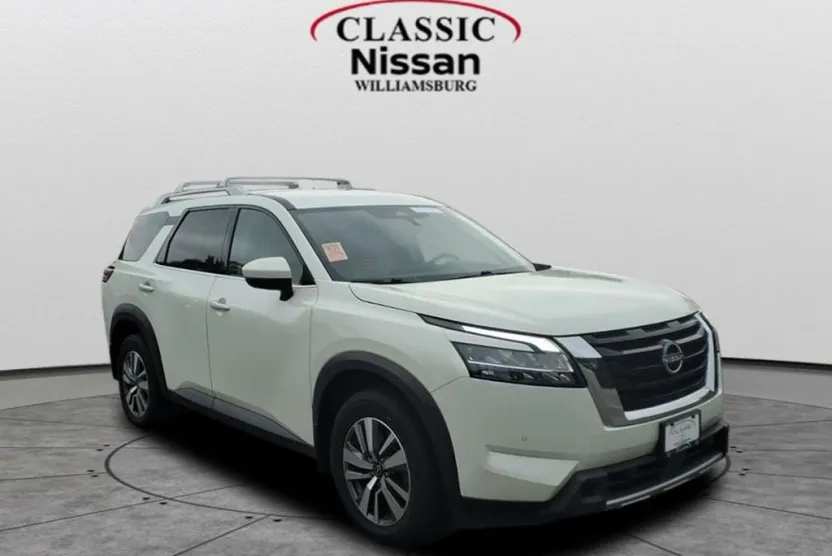 2023 Nissan Pathfinder SL photo 1