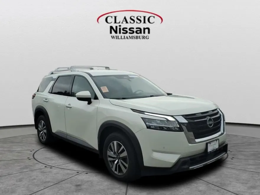 2023 Nissan Pathfinder SL photo 1