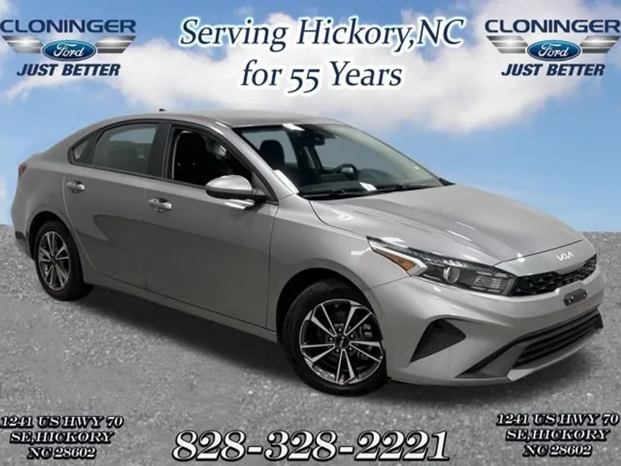 2023 Kia Forte LXS photo 1