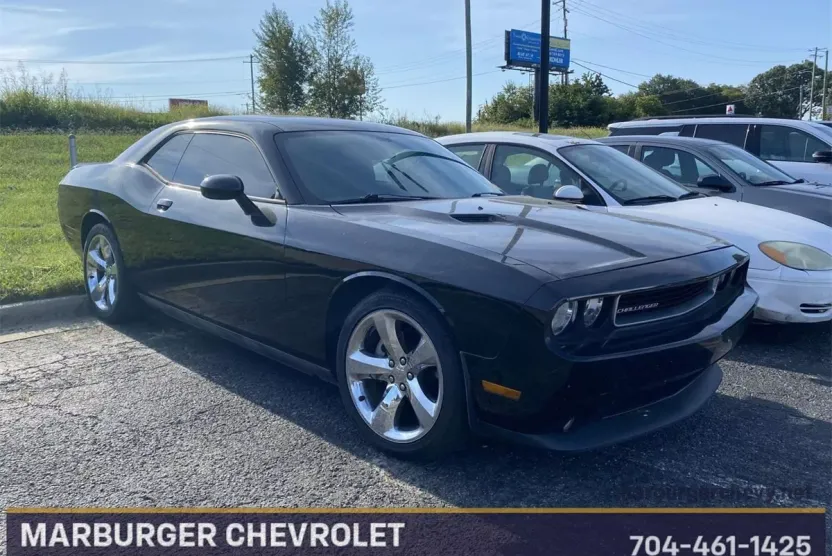 2014 Dodge Challenger SXT Plus photo 1