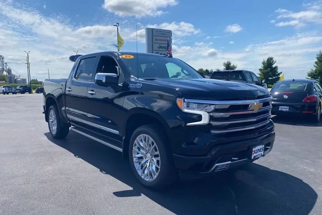 2025 Chevrolet Silverado 1500 High Country photo 1