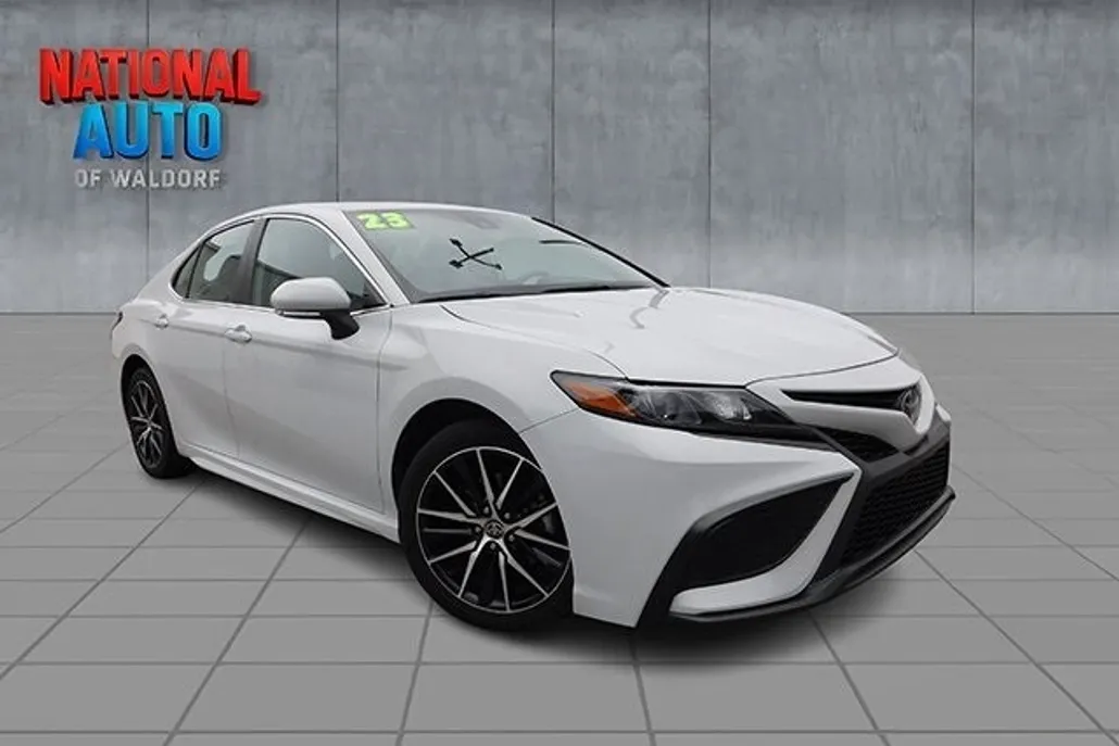2023 Toyota Camry SE photo 1