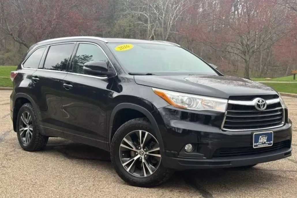 2016 Toyota Highlander XLE Sport photo 1