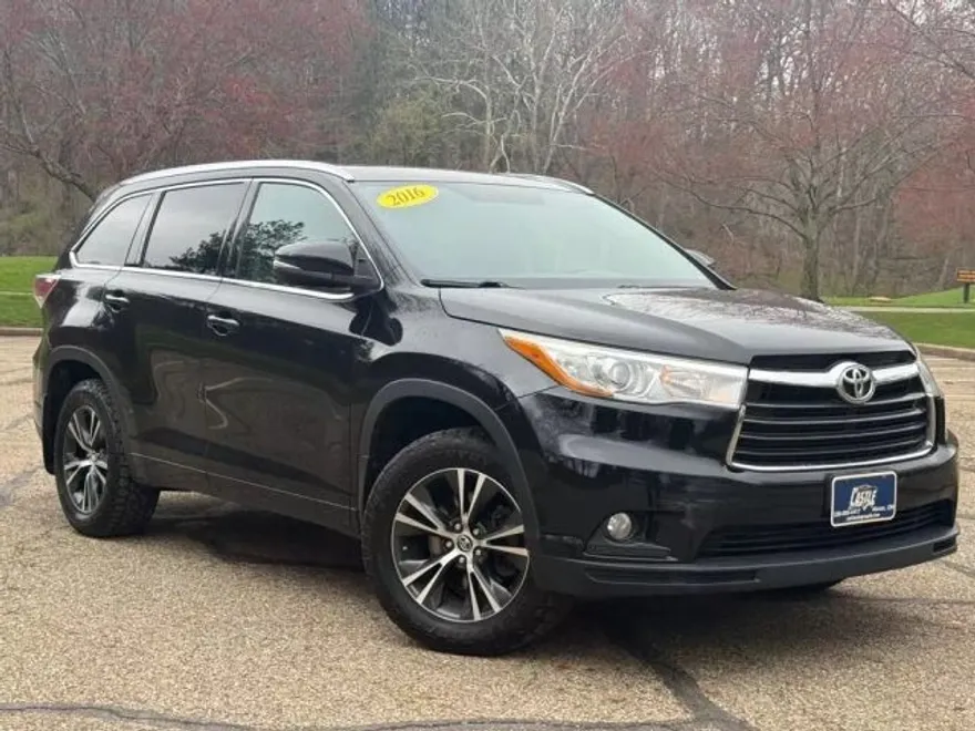 2016 Toyota Highlander XLE Sport photo 1