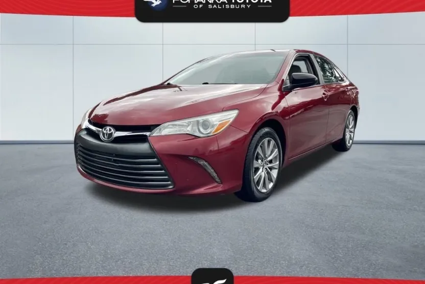 2017 Toyota Camry XLE photo 1