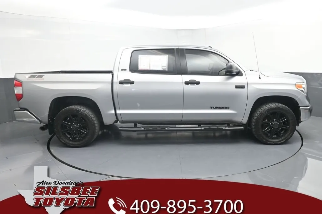 2017 Toyota Tundra SR5 photo 1