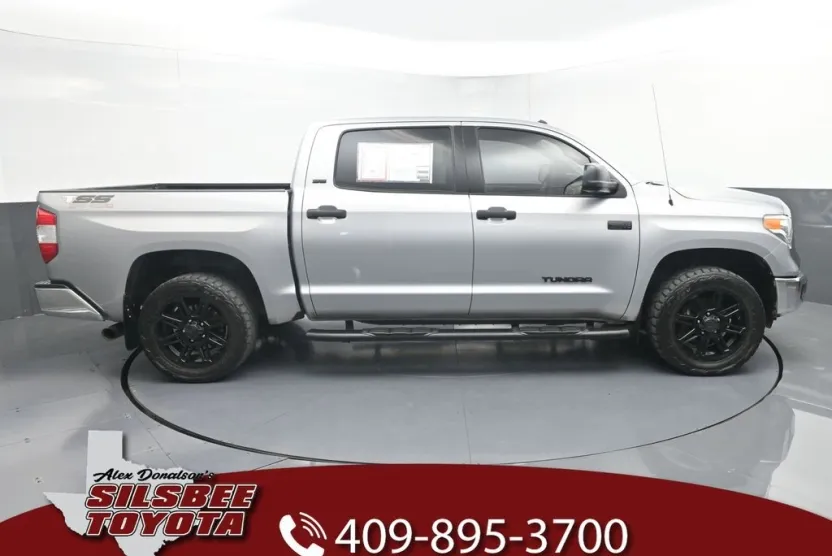 2017 Toyota Tundra SR5 photo 1