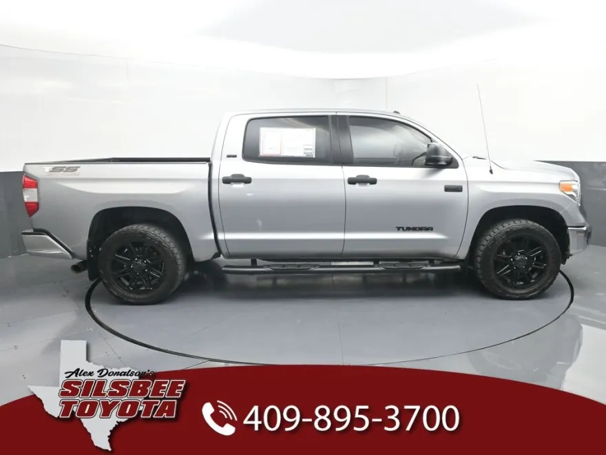 2017 Toyota Tundra SR5 photo 1