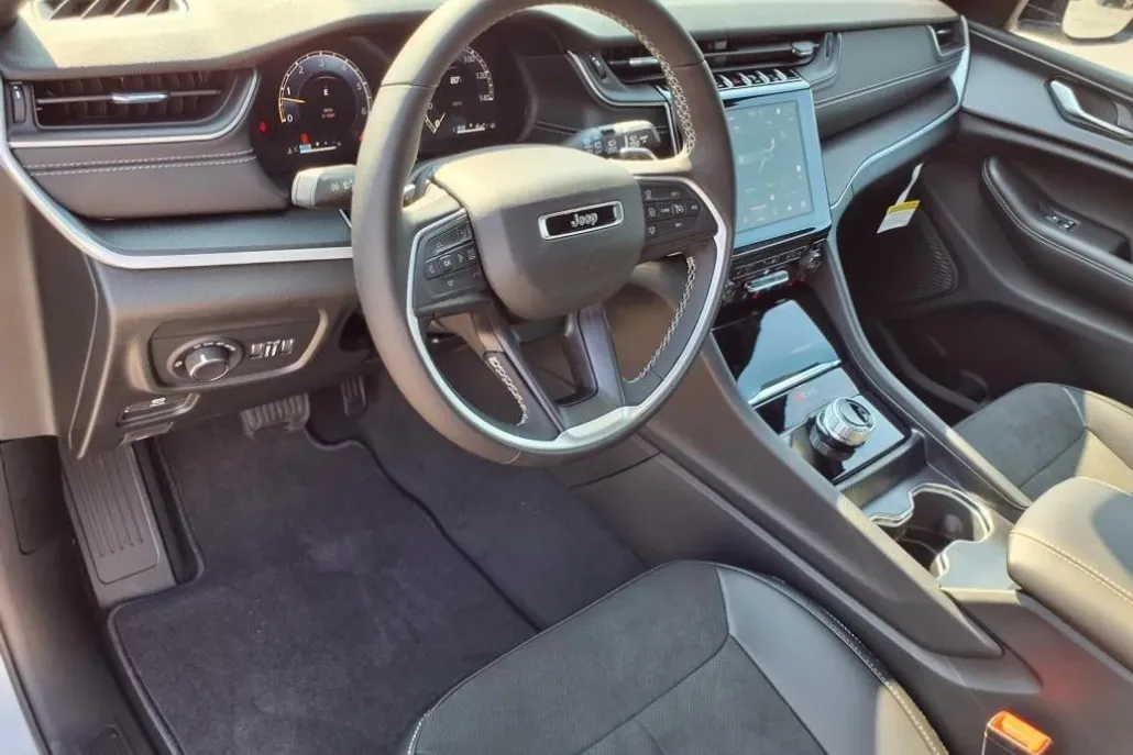 2025 Jeep Grand Cherokee Altitude X photo 1