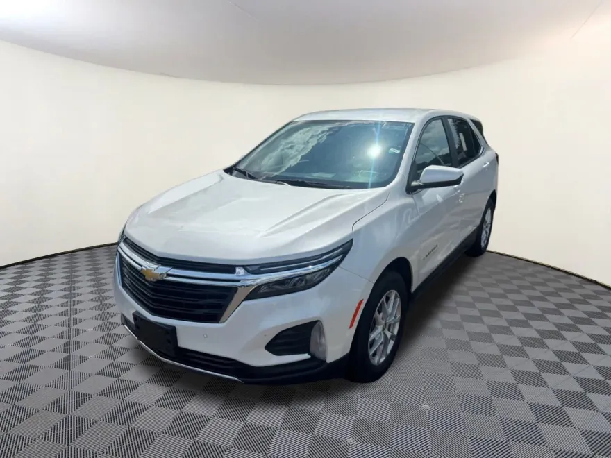 2022 Chevrolet Equinox LT photo 1