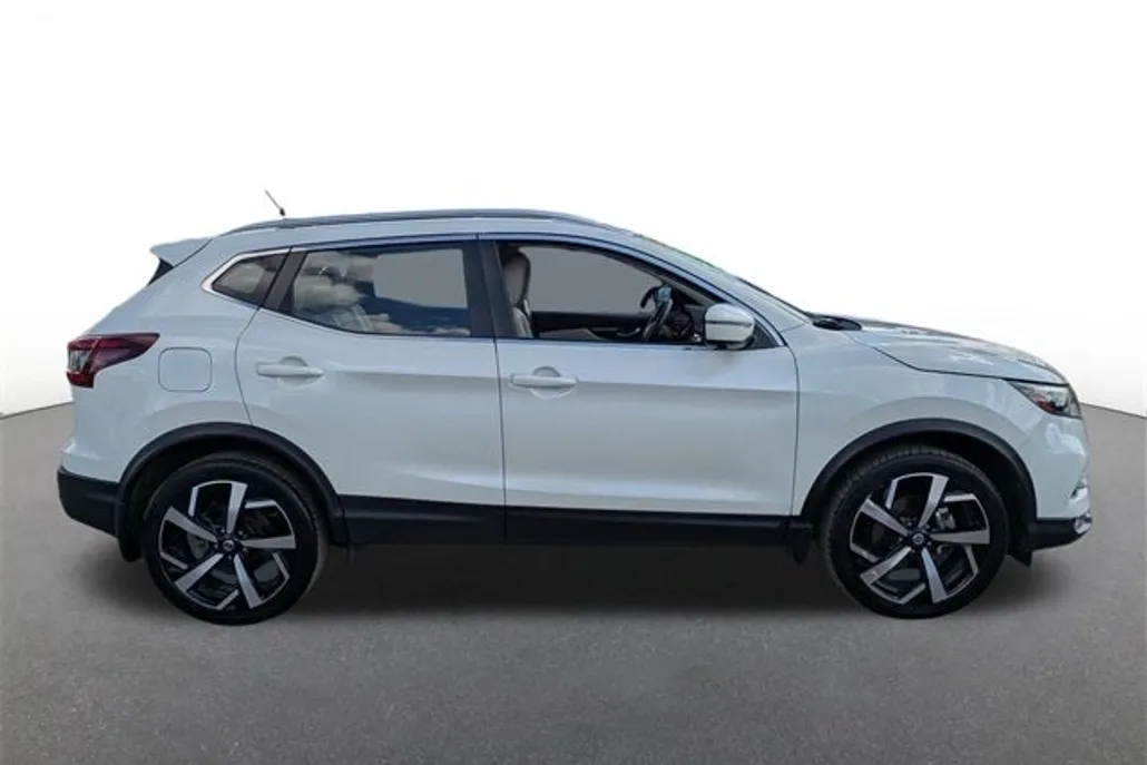 2022 Nissan Rogue Sport SL photo 1