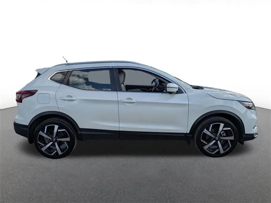 2022 Nissan Rogue Sport SL photo 1