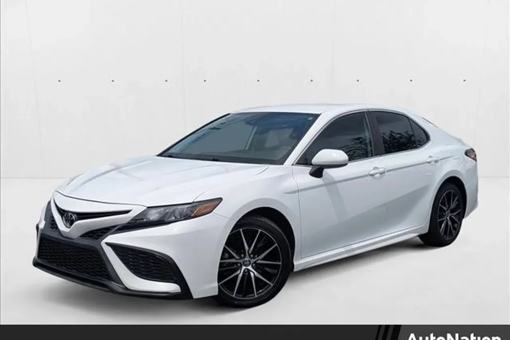2021 Toyota Camry SE photo 1