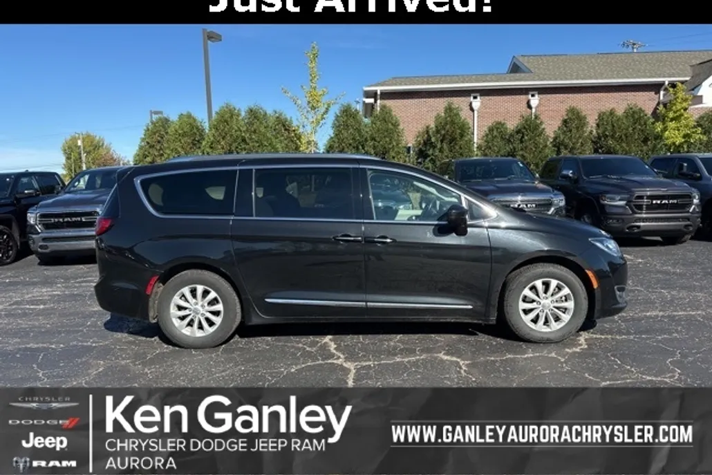 2018 Chrysler Pacifica Touring L photo 1