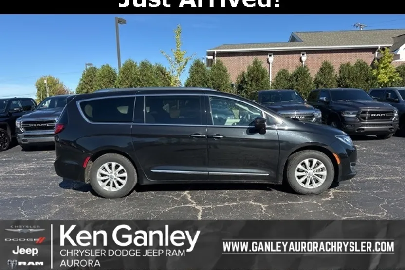 2018 Chrysler Pacifica Touring L photo 1