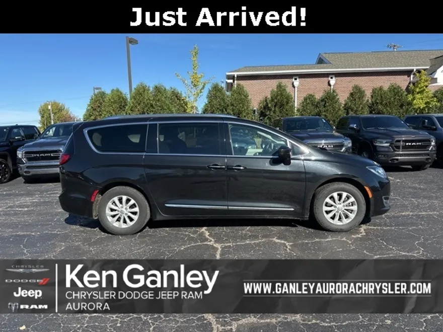 2018 Chrysler Pacifica Touring L photo 1