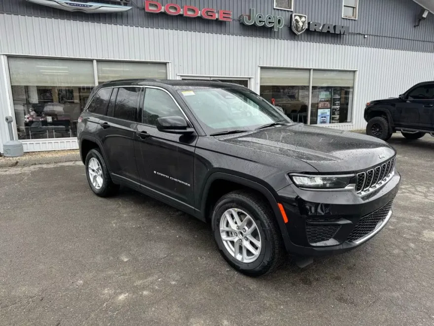 2025 Jeep Grand Cherokee Laredo photo 1