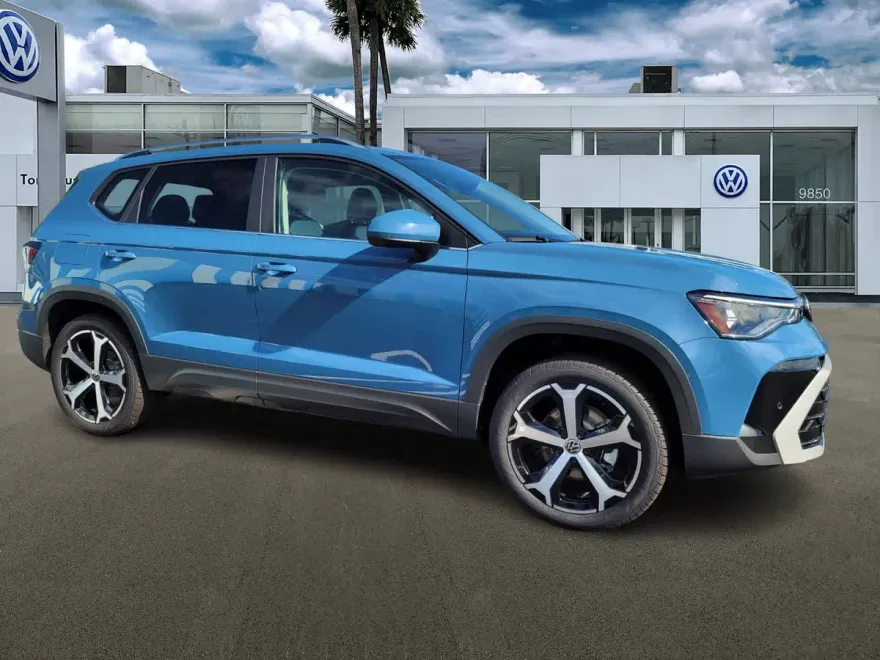 2025 Volkswagen Taos SEL photo 1