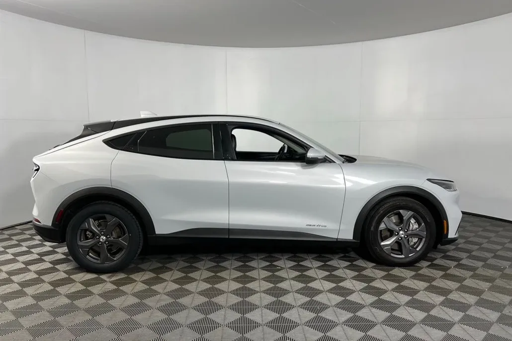 2022 Ford Mustang Mach-E Select photo 1