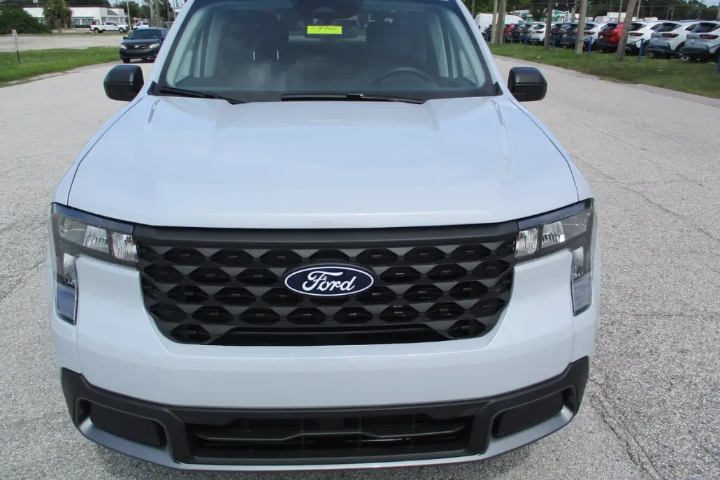 2025 Ford Maverick XLT photo 1